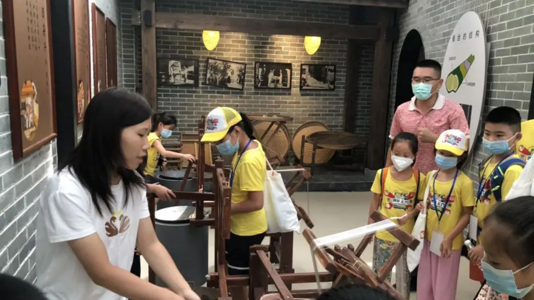 成為創(chuàng)玩無(wú)界的小設(shè)計(jì)師！“順江社區(qū)2020青少年敢創(chuàng)夏令營(yíng)”完滿結(jié)營(yíng)
