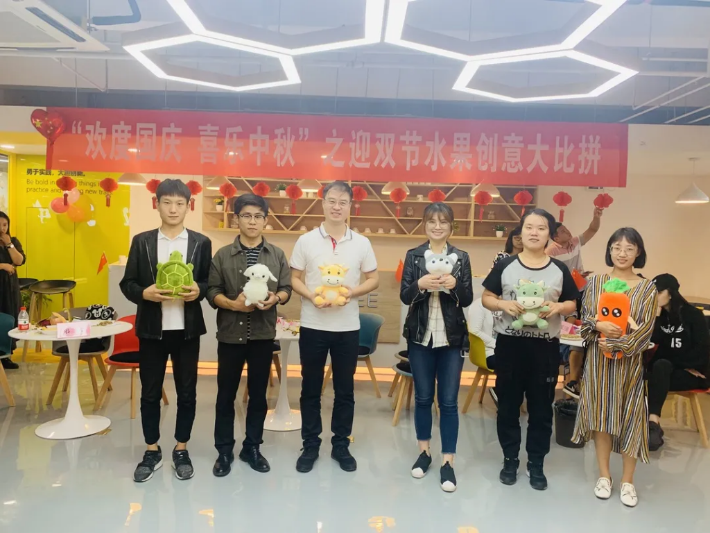 猜燈謎、拼果盤，中原工業設計城的這場迎國慶中秋雙節活動氛圍濃