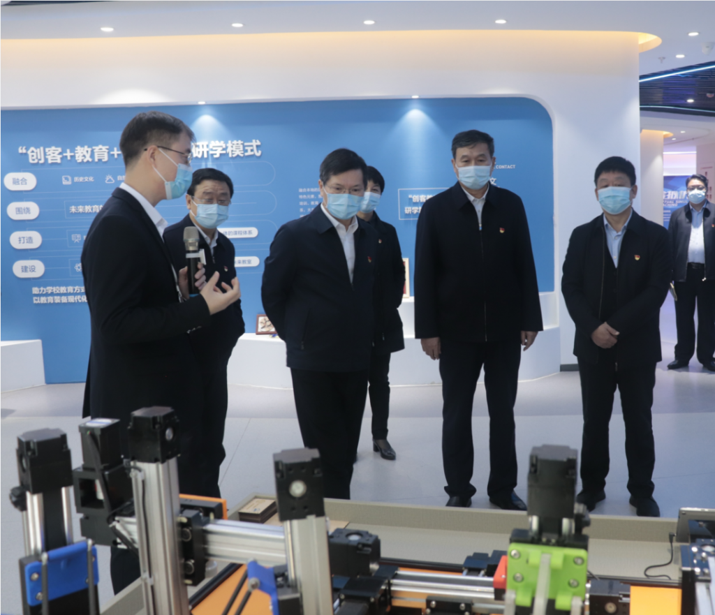 河南省委常委、鄭州市委書記徐立毅帶領鄭州市黨政考察團蒞臨中原工業設計城參觀考察