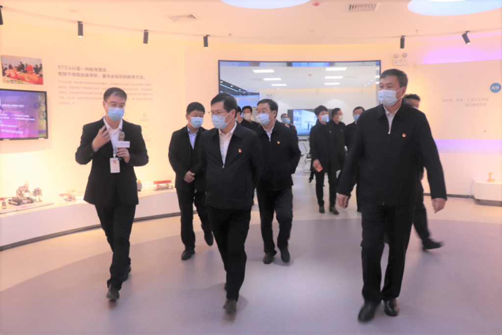 河南省委常委、鄭州市委書記徐立毅帶領鄭州市黨政考察團蒞臨中原工業設計城參觀考察