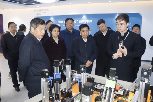 駐鶴壁市全國、省人大代表蒞臨中原工業(yè)設(shè)計(jì)城視察