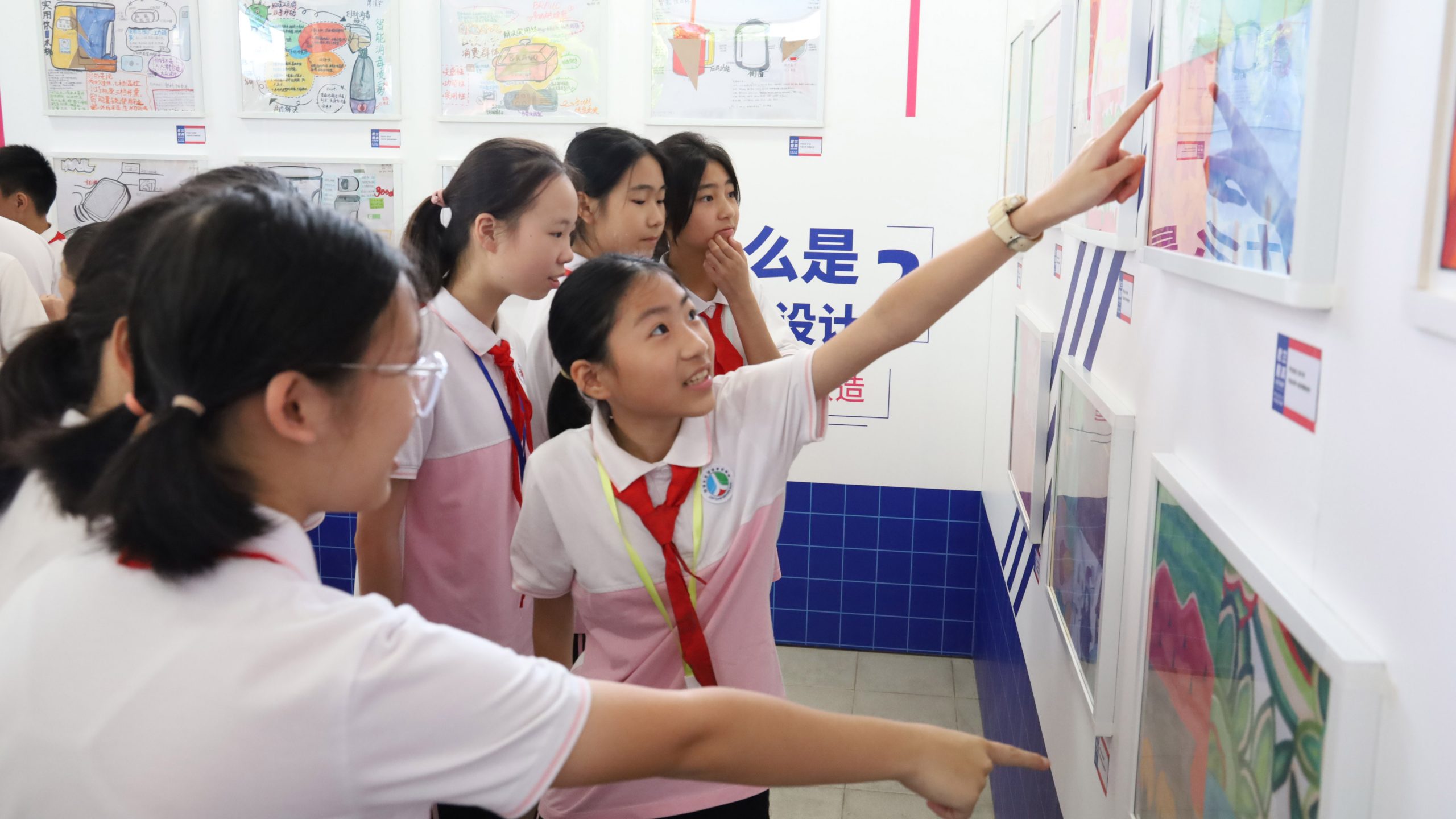 展示設(shè)計(jì)研學(xué)成果！創(chuàng)新設(shè)計(jì)作品企劃展在君蘭中學(xué)掀起熱潮