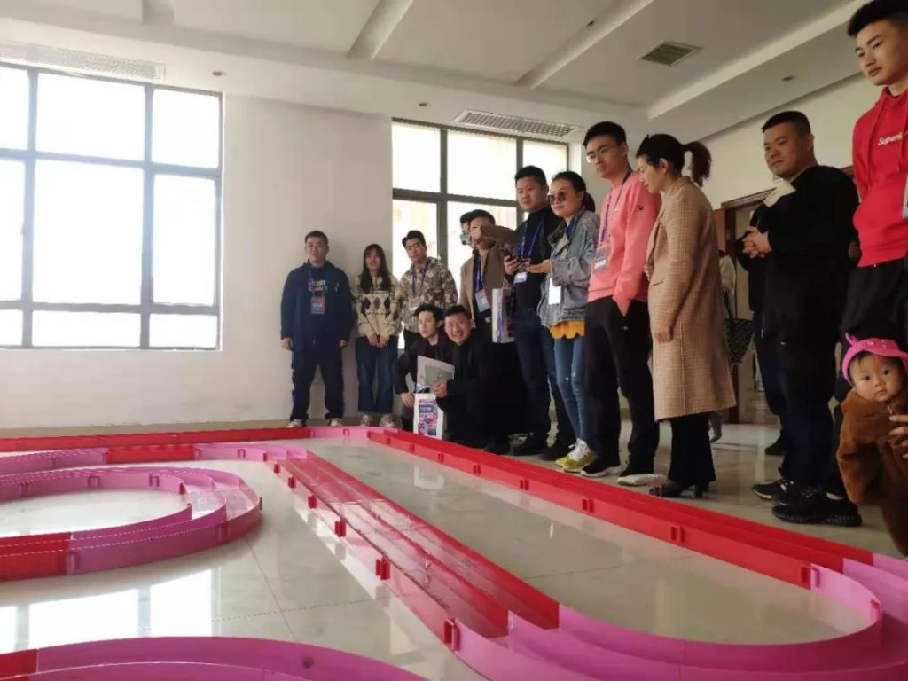 00余名省內(nèi)外校長齊聚設(shè)計小鎮(zhèn)，為這一大動作···"
