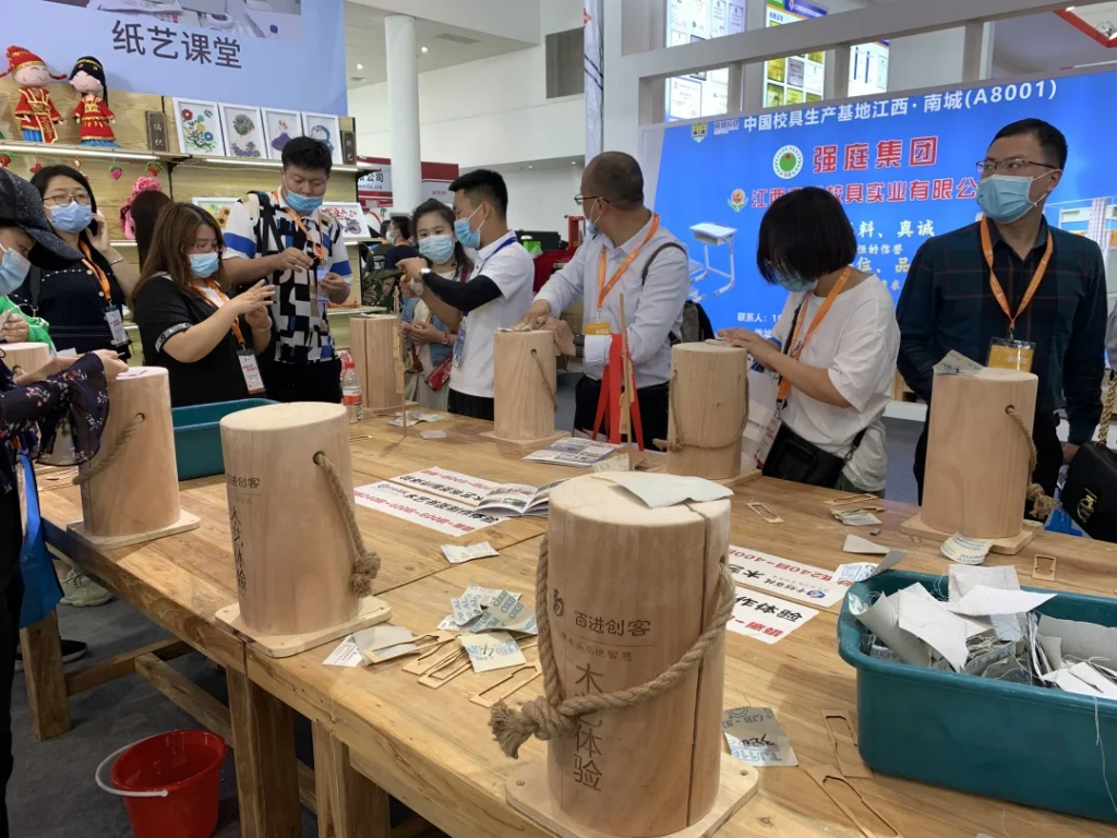 中原工業(yè)設(shè)計(jì)城參加第79屆教育裝備展并開展資源對接工作