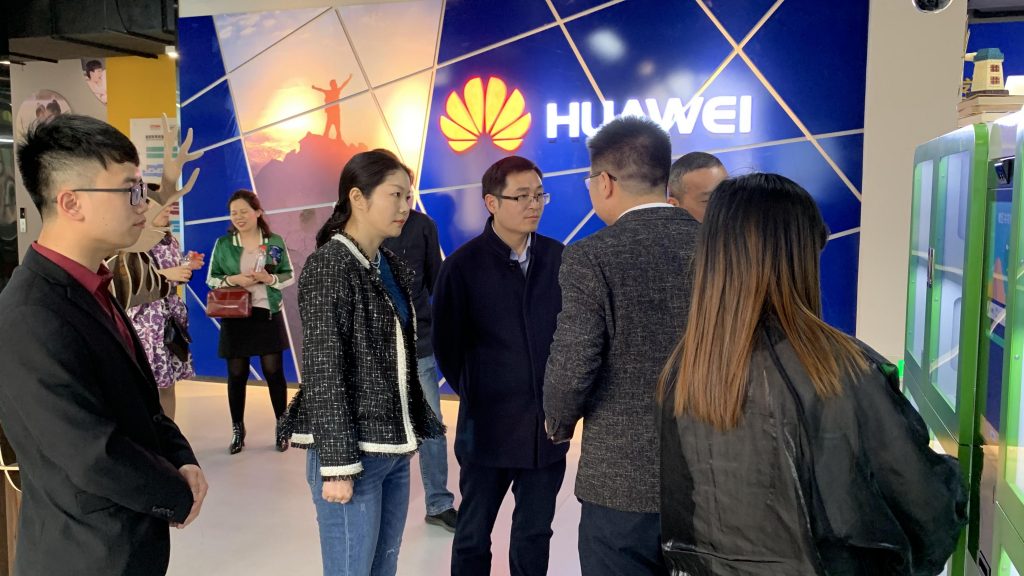 省社科聯(lián)副主席李方明調研中部教裝城