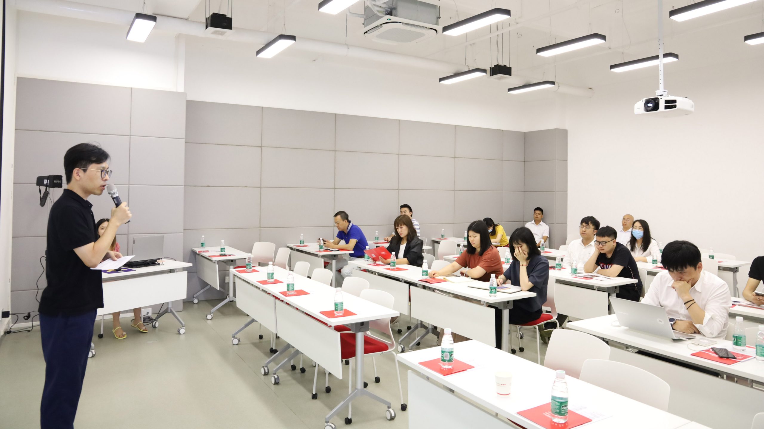 擦出中韓設計火花，中韓設計順德中心公益講座在設計城舉行