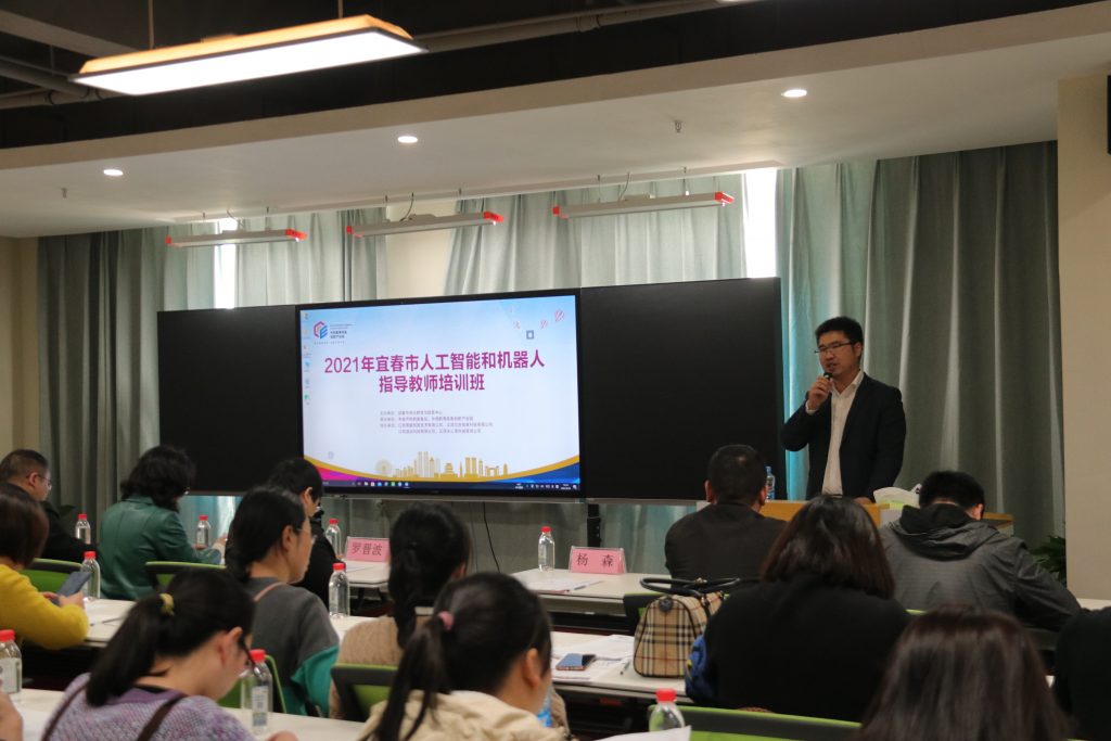 50余名人工智能教師齊聚中部教裝城，發生了啥大事？"