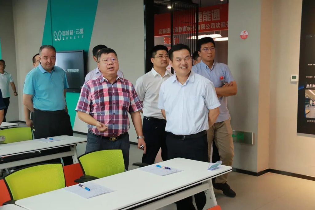 中組部、團中央赴贛博士服務團調研中部教裝城