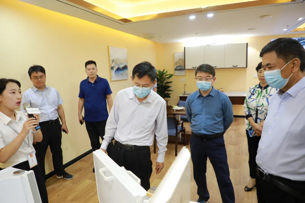 資訊丨河南省政府研究室副主任韓聯(lián)偉一行蒞臨設(shè)計(jì)城參觀調(diào)研