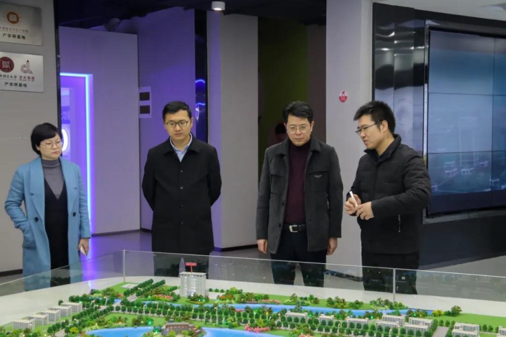宜春市委組織部部務(wù)委員楊文先一行調(diào)研中部教裝城，他稱贊道……