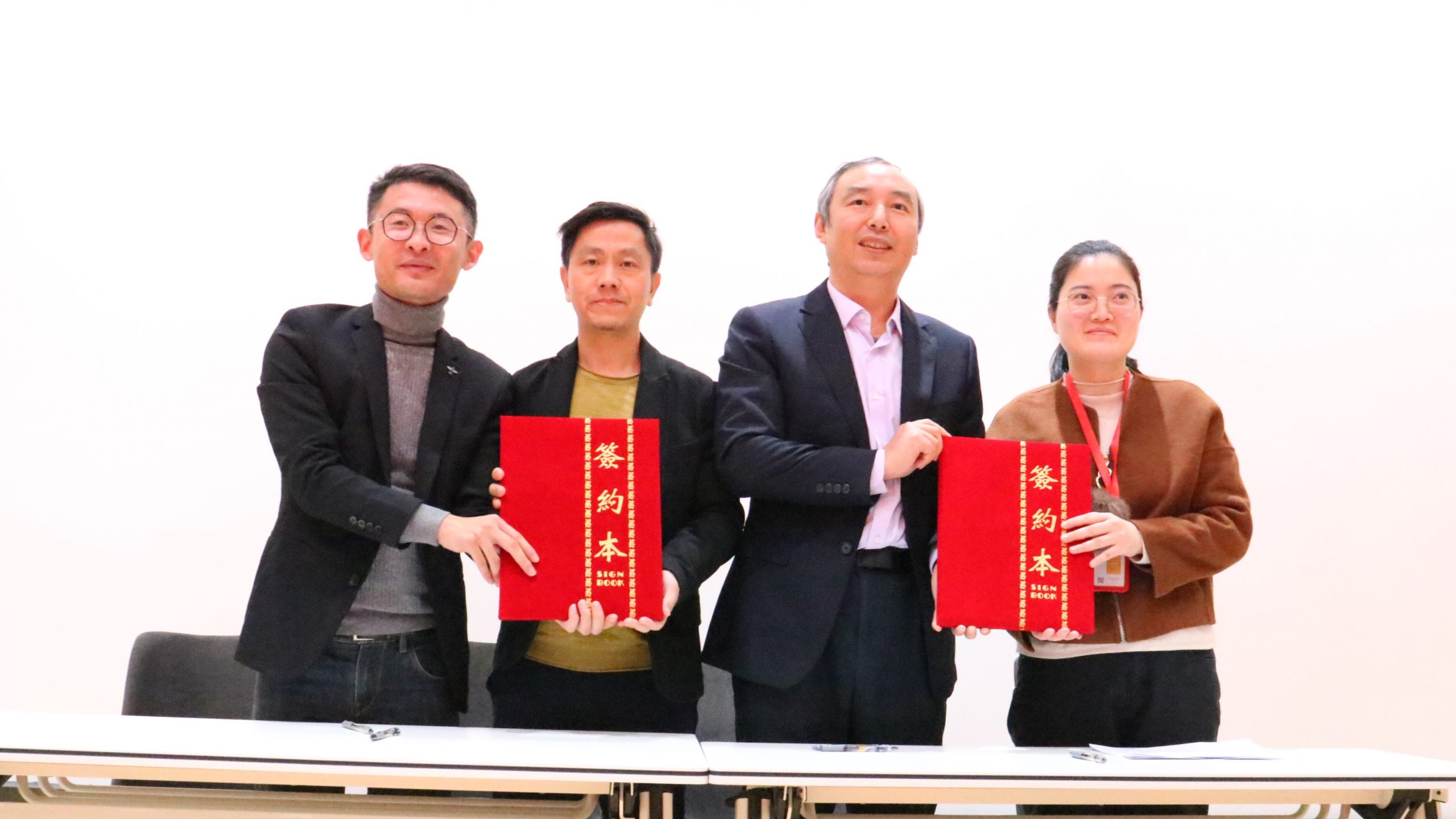 灣區(qū)校企協(xié)同創(chuàng)新賦能產(chǎn)業(yè)發(fā)展對(duì)接活動(dòng)暨灣區(qū)設(shè)計(jì)人才聯(lián)合培養(yǎng)簽約儀式成功舉辦