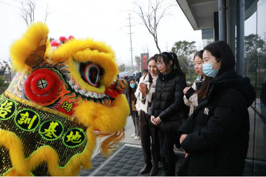 開工大吉 | 舞獅歡慶開門紅，中原工業(yè)設(shè)計城虎年再出發(fā)!
