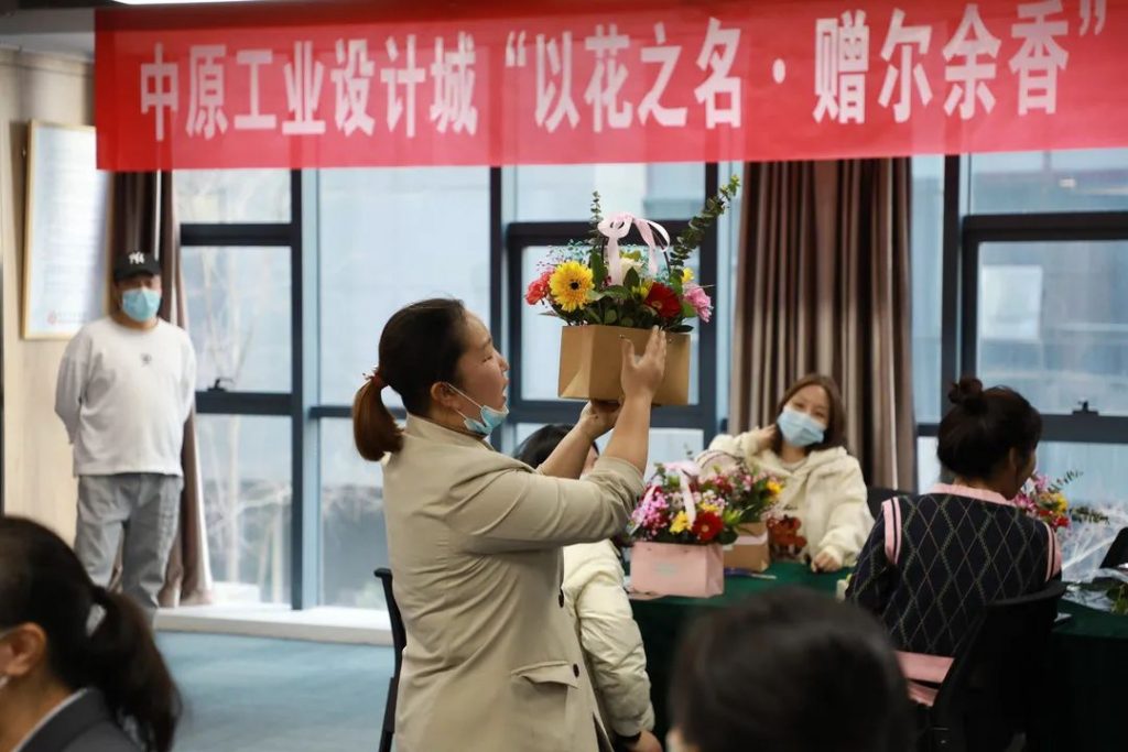 剪去浮華 | 中原工業(yè)設(shè)計(jì)城成功舉辦“以花之名·贈(zèng)爾余香”花藝沙龍活動(dòng)