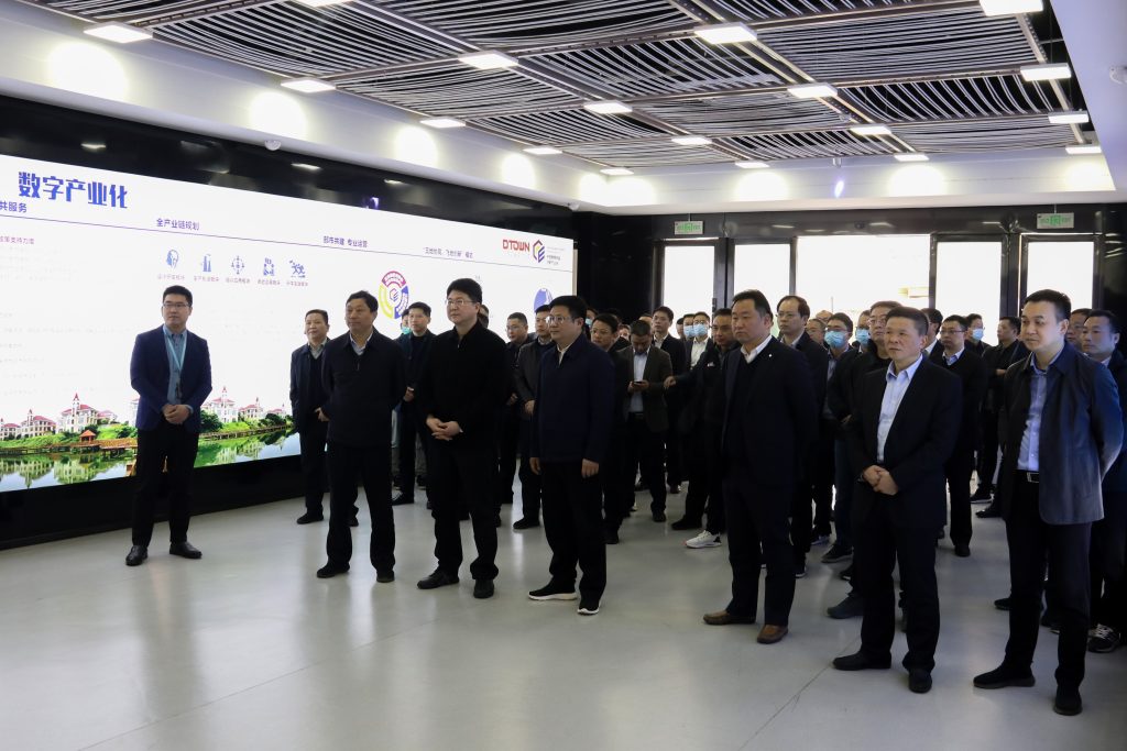 袁州區(qū)黨政代表團前來考察，他們這樣評價中部教裝城……