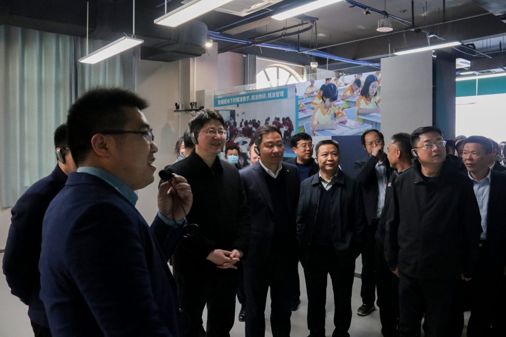 袁州區(qū)黨政代表團前來考察，他們這樣評價中部教裝城……
