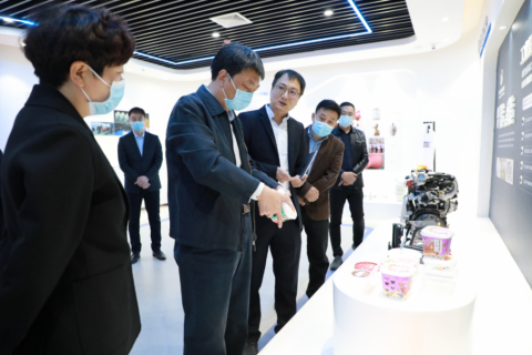 焦作市委常委、統戰部部長董炳麓一行蒞臨中原工業設計城參觀調研