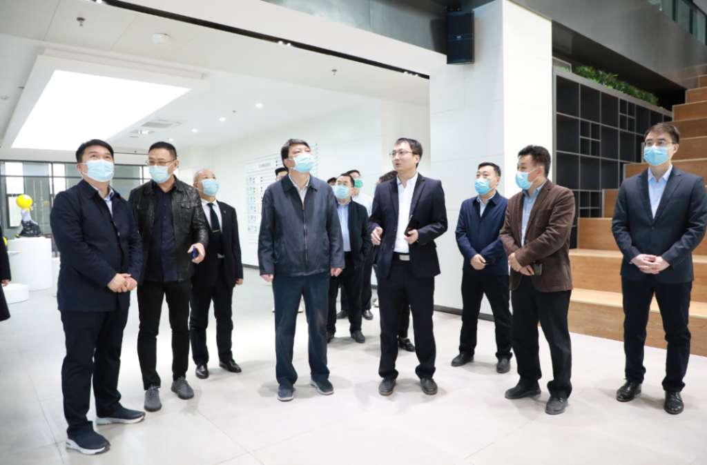 焦作市委常委、統(tǒng)戰(zhàn)部部長董炳麓一行蒞臨中原工業(yè)設(shè)計城參觀調(diào)研