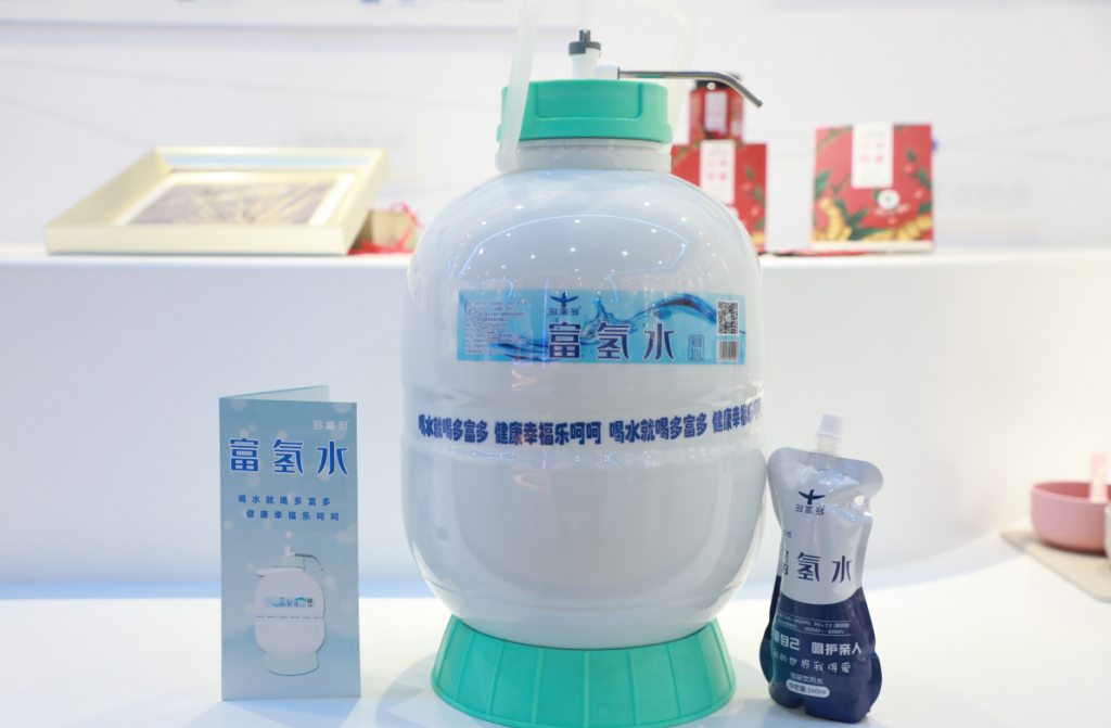 焦作市中站區(qū)統(tǒng)戰(zhàn)部副部長(zhǎng)王雪力帶領(lǐng)區(qū)新聯(lián)會(huì)會(huì)員一行蒞臨設(shè)計(jì)城參觀考察