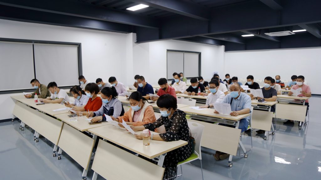 工業(yè)機(jī)器人應(yīng)用工程師開(kāi)班！設(shè)計(jì)城為順德智造培養(yǎng)“種子人才”