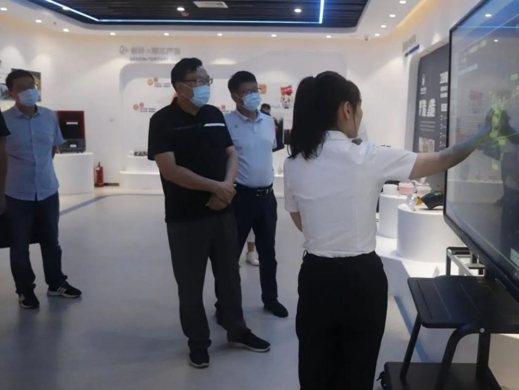 省委督查委第七督查組一行蒞臨設計城參觀調研