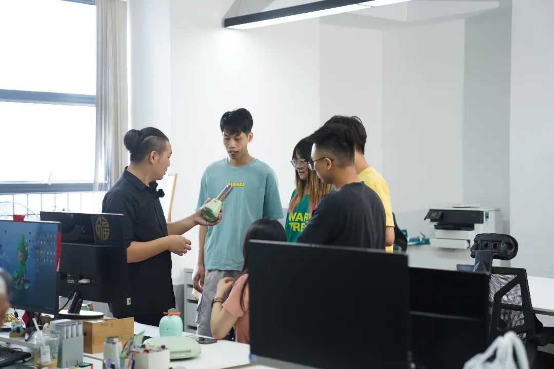 “解鎖”高科技！他這個設計拿下紅點獎 | 從800到8000，牢記囑托開新局⑩