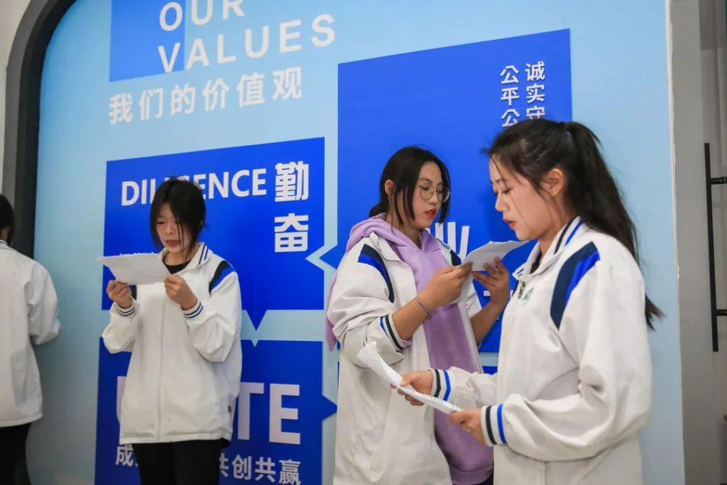 集結(jié)未來(lái)星主播！佛山首個(gè)互聯(lián)網(wǎng)營(yíng)銷師聯(lián)合培養(yǎng)基地開班