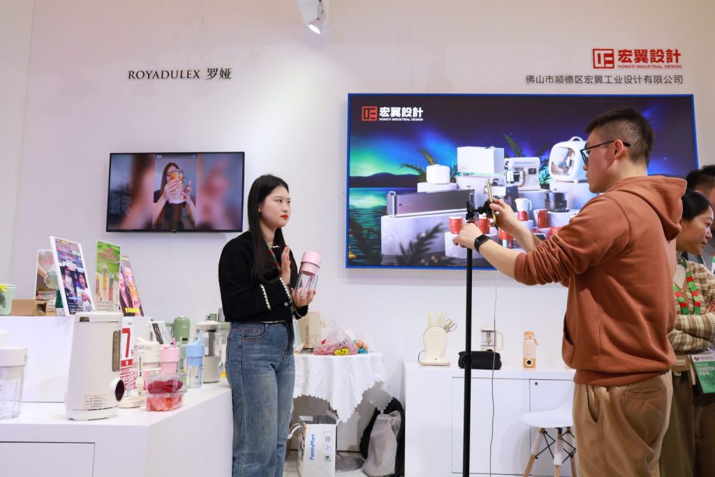 設(shè)計(jì)城企業(yè)閃耀上海AWE “設(shè)計(jì)+科技”催生新質(zhì)生產(chǎn)力